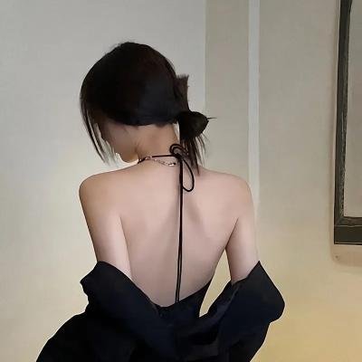 照片的她
